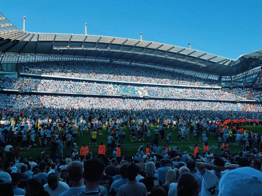 土媒：费内巴切锋线引援瞄准世界级球员，目标莱万或瑟洛特（土耳其媒体：费内巴切锋线补强锁定世界级前锋，候选莱万与瑟洛特）