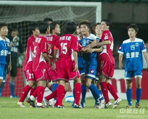 意超杯决赛半场：内雷斯世界波破门，那不勒斯1-0博洛尼亚（意超杯决赛半场：内雷斯世界波建功，那不勒斯暂1-0领先博洛尼亚）