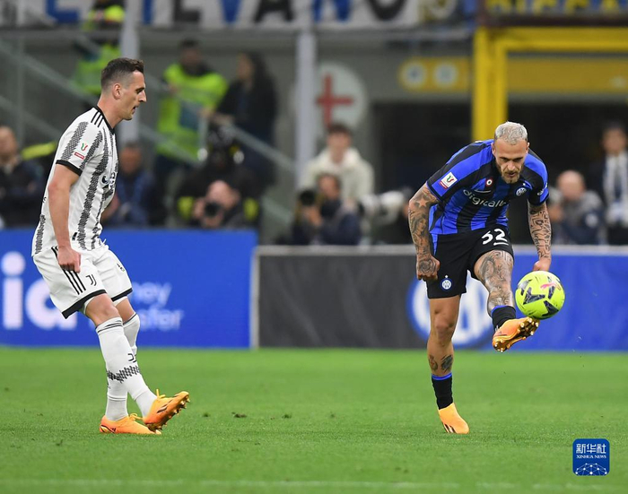 川超凉山队球员飞踹主裁，律师：或面临拘留、罚款和长期禁赛