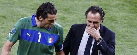 阿森纳客场2-1战胜阿斯顿维拉，维拉绝杀，阿森纳争冠形势艰难。