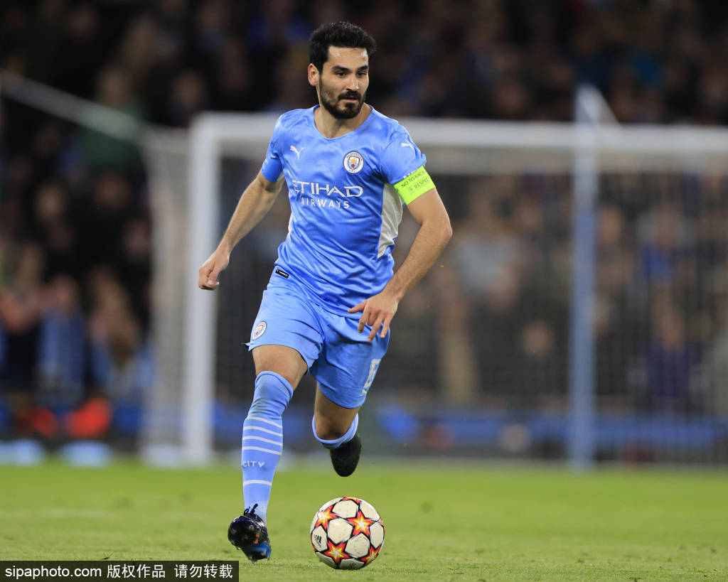 半场战报：拜仁1-0斯图加特，莱默尔脚后跟破门，奥利塞助攻