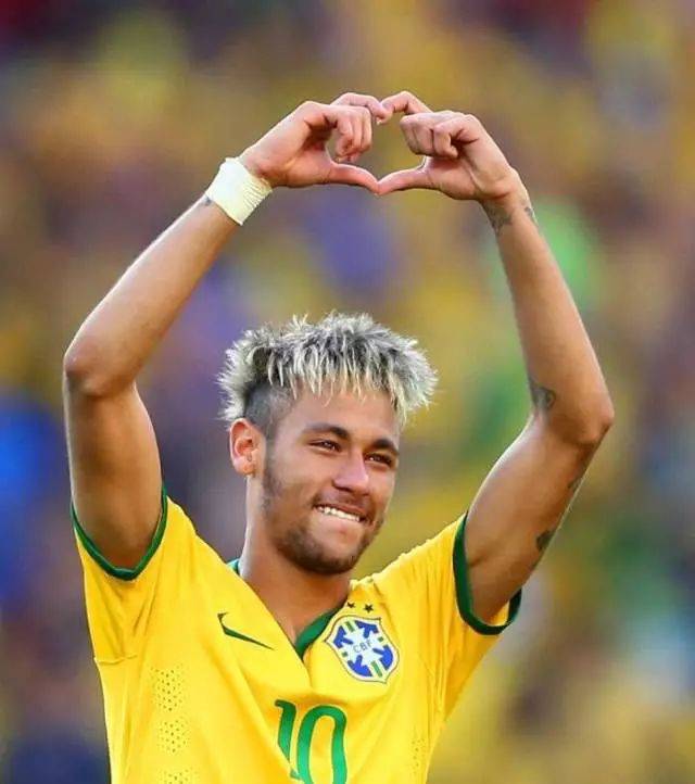 伯纳乌承办NFL上座人数多达78610，超过西甲赛季平均上座数（伯纳乌NFL赛事吸引78610名观众，超过西甲赛季场均上座）