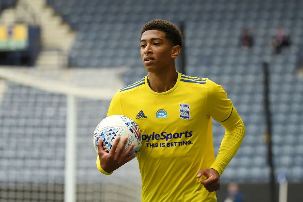 传奇！老将阿斯帕斯西甲400场里程碑之夜送助攻斩皇马（里程碑之夜！阿斯帕斯西甲第400场送助攻，助队击败皇马）