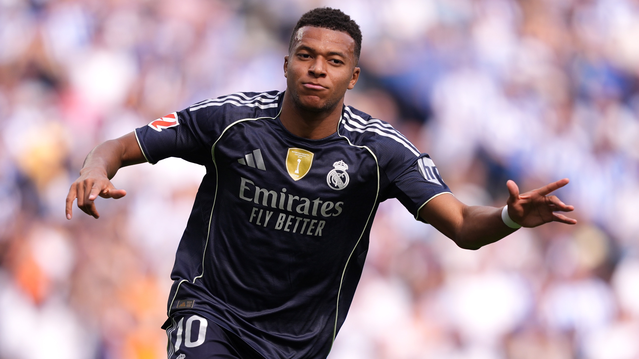 不败即夺冠！海港客战英博：5外援PK4外援，刘祝润回避（不败即封王！海港客场挑战英博：5外援对阵4外援，刘祝润回避）