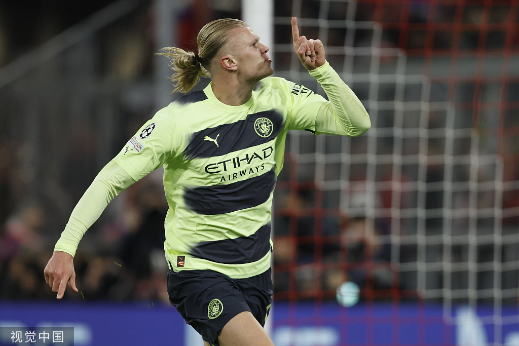 意甲保级大战：帕尔马客场击败比萨，恩佐拉红牌离场