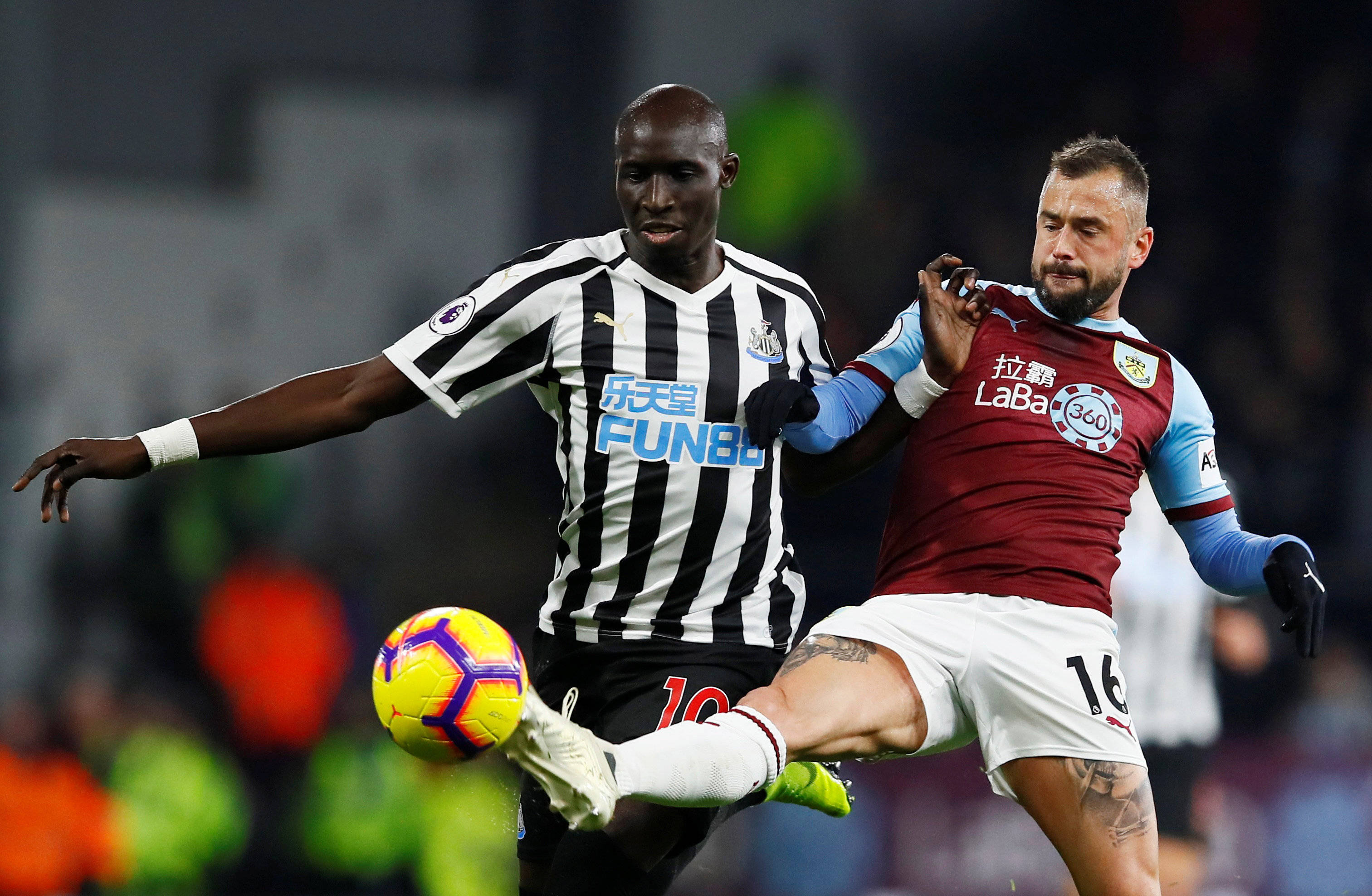 英媒：奥纳纳渴望重返曼联争夺一门，也不排除去英超其他球队（英媒称：奥纳纳盼回归曼联竞逐主力门将，亦不排除加盟英超其他球队）