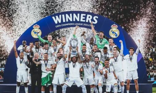 意甲登顶！让2追3 米兰3-2客胜都灵反超两强 普利西奇替补双响（米兰客场3-2逆转都灵登顶意甲：一战反超两强，普利西奇替补梅开二度）