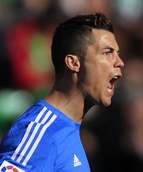 波兰主帅：即使踢得丑陋也要赢球；扎莱夫斯基染黄让我恼火